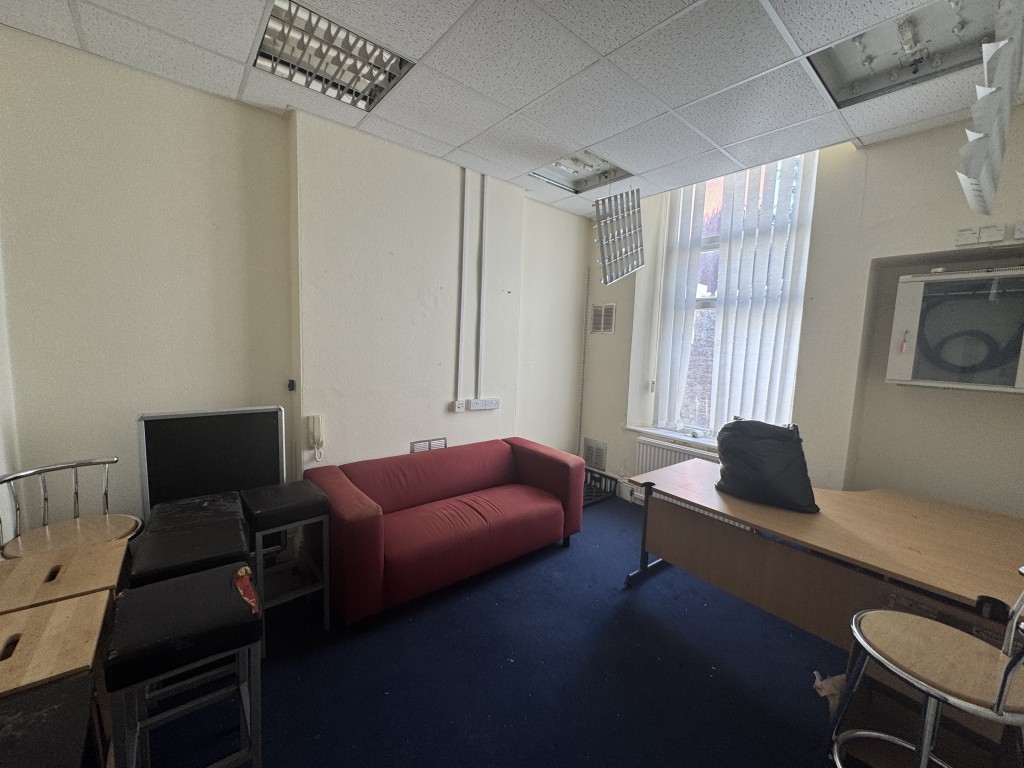 Lot: 86 - FULLY LET THREE STOREY TOWN CENTRE INVESTMENT WITH FURTHER POTENTIAL - First floor room two